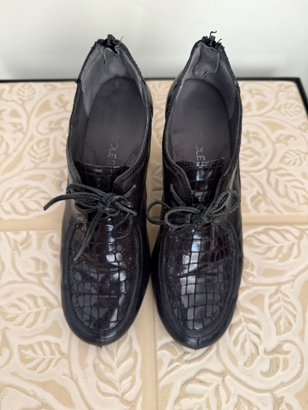 Aerosoles Black Croc-Embossed Lace-Up Oxford Heeled Booties Size 6 1/2